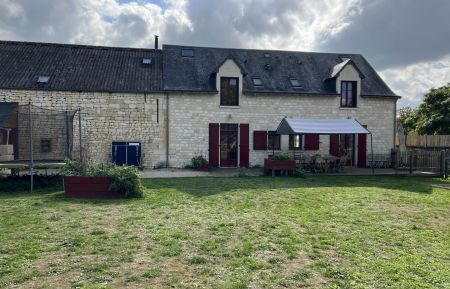 Façade principale (photo du propriétaire) Gîte de groupe n°37G18282 Lerné - Indre-et-Loire - Façade principale (photo du propriétaire)