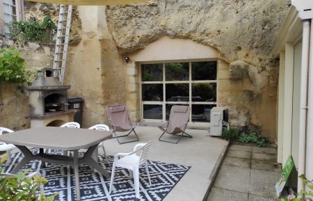 Maison troglodyte37G29361 Rochecorbon - Indre-et-Loire - Terrasse , barbecue , entr&eacute;e &agrave; droite.(photo du propri&eacute;taire)