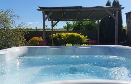 G&icirc;te n&deg;37G17372 Lern&eacute; - Indre-et-Loire - SPA JACUZZI 6 Places Priv&eacute;, dans le Jardin du G&icirc;te.(photo du propri&eacute;taire)