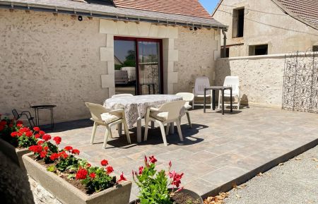 G&icirc;te n&deg;37G30021 Azay-sur-Cher - Indre-et-Loire - Un coin intimiste pour repas  en exposition nord est . Les soir&eacute;es estivales ombrag&eacute;es pour profiter 